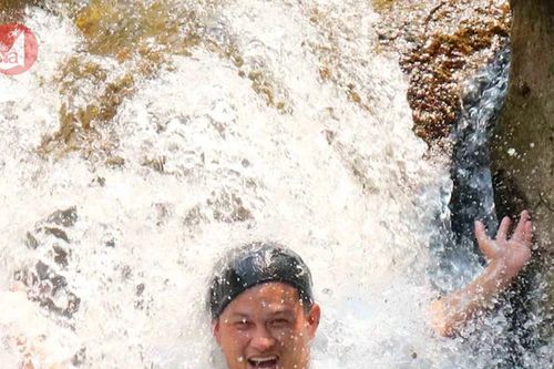 Khám phá thác Vặn ở Thanh Chương