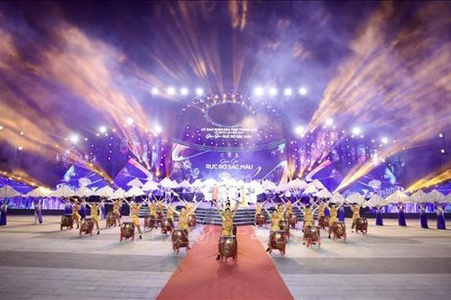 Khai hội du lịch biển Sầm Sơn - Rực rỡ sắc màu