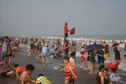 Thanh Hóa nắng nóng cao điểm có lúc đến 40 độ C ảnh hưởng đến sinh hoạt của người dân
