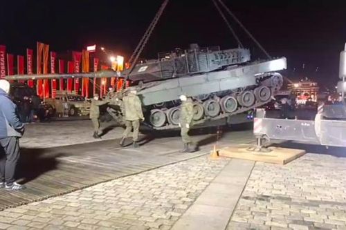 Nga trưng bày 'chiến lợi phẩm' mang về từ Ukraine để kỷ niệm Ngày Chiến thắng