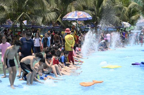 TP Hồ Chí Minh: Các điểm vui chơi, giải trí đông nghịt khách