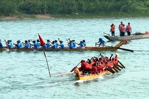 Sôi nổi Lễ hội đua thuyền và Hội thi cá trắm sông Son