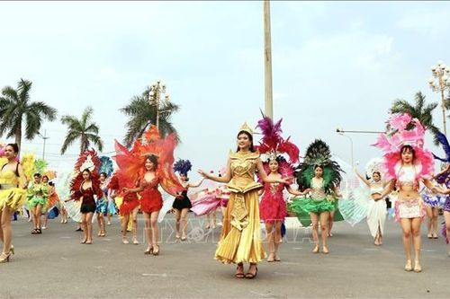 Rực rỡ sắc màu Lễ hội đường phố Đồng Hới