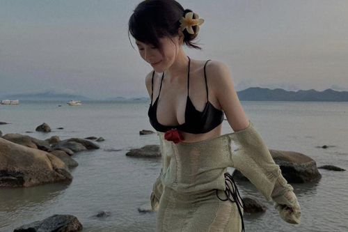 Bạn gái Văn Thanh xả ảnh sexy đến 'bỏng mắt', nhắc khéo ai đó chuyện yêu đương