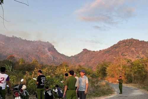 An Giang: Máy bay không người lái chữa cháy trên núi Cô Tô