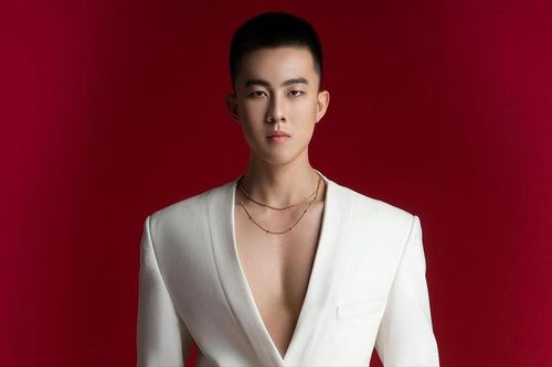 Một ứng cử viên nam vương 'quay xe', rút tên khỏi đường đua Mr World Vietnam
