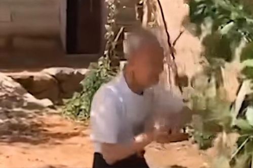 Chăm sóc người dưng 12 năm, người đàn ông bất ngờ được thừa kế 12 tỷ đồng