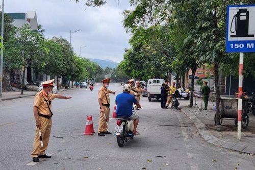 Quảng Ninh: Lực lượng chức năng xuyên đêm bảo đảm an ninh trật tự kỳ nghỉ lễ