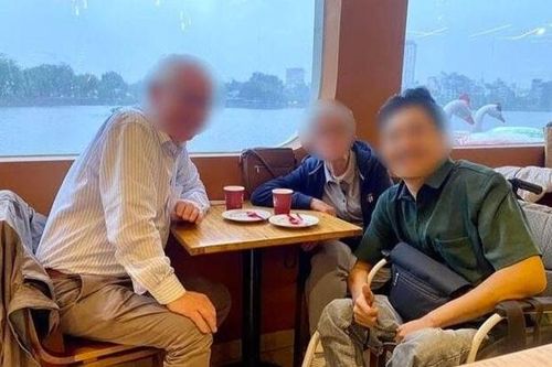 Tiktoker xe lăn tái xuất, xin lỗi chủ quán phở và nộp phạt 5 triệu đồng