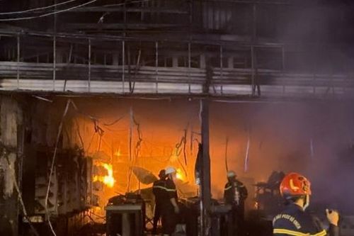 TP. Hồ Chí Minh: Cháy lớn ở cửa hàng điện máy tại Lê Văn Thọ, quận Gò Vấp, nhiều tài sản bị thiêu rụi