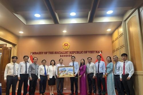 Phó Bí thư Tỉnh ủy Khánh Hòa Hà Quốc Trị thăm và làm việc với Đại sứ quán Việt Nam tại Thái Lan