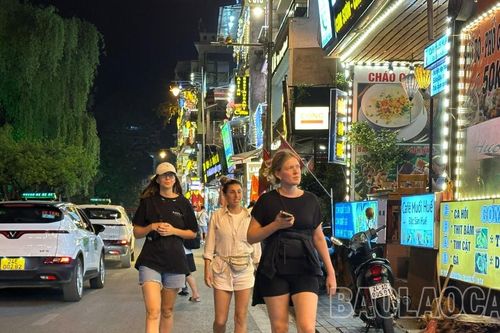 Du lịch nhộn nhịp trong những ngày đầu của kỳ nghỉ lễ