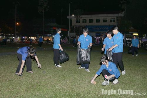 Gần 100 đoàn viên, thanh niên tham gia bảo vệ môi trường