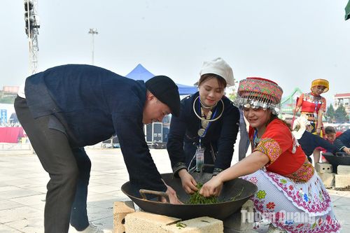 Hội thi 'Bàn tay vàng chế biến chè Shan tuyết' huyện Na Hang