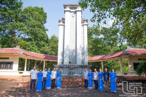 Tháng 4 về Khuôn Mánh