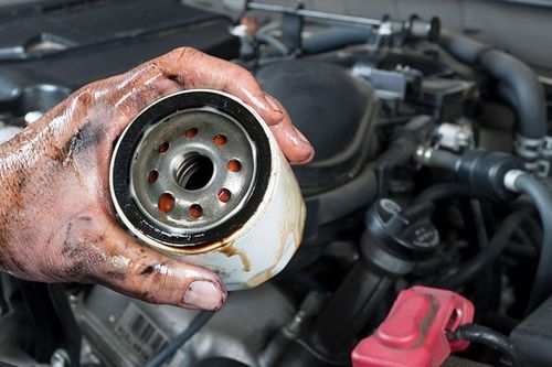 Lọc dầu ô tô là gì? Nên thay lọc dầu ô tô khi nào?