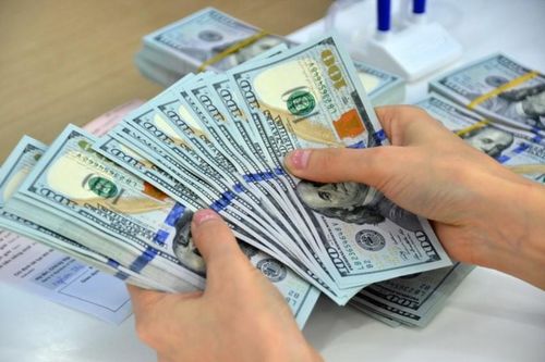 Nghiêm cấm khuyến mại dưới mọi hình thức khi nhận tiền gửi bằng đô la Mỹ