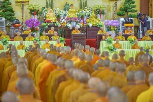 Đồng Nai: Giới tử Đại giới đàn Đạt Thanh thọ Bồ-tát giới và nhiên hương cúng dường