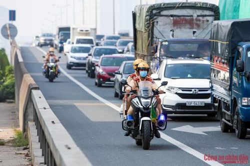 Cho phép phương tiện tạm thời đi vào làn khẩn cấp trên đường Vành đai 3