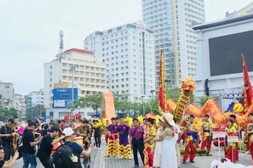 Hạ Long hút khách ngay những ngày đầu nghỉ lễ