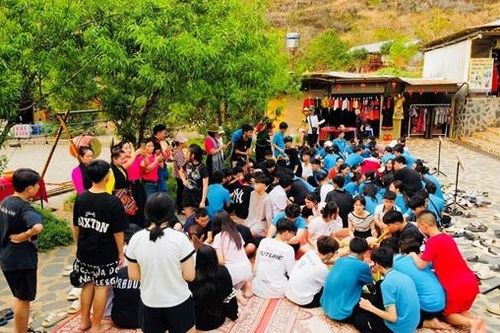 Hàng vạn du khách đổ về cao nguyên Mộc Châu tránh nóng