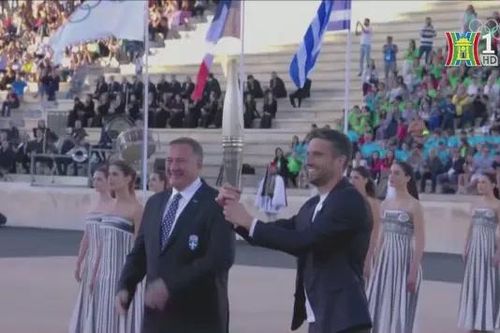 Nghi lễ trao đuốc cho Ban tổ chức Olympic Paris