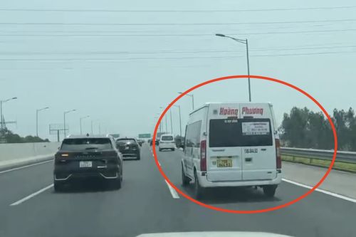 Phạt 15 triệu đồng tài xế Limousine lạng lách trên cao tốc Hà Nội - Hải Phòng