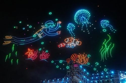 Mãn nhãn hình ảnh 2.300 máy bay không người lái thắp sáng Carnaval Hạ Long 2024