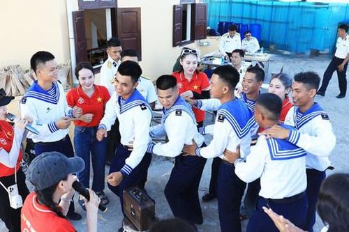 Ấm áp tình cảm Hà Nội - Trường Sa