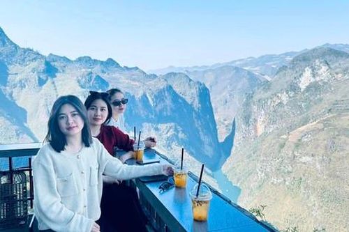 Nghỉ lễ dài ngày, người Hà Nội đi du lịch Hà Giang, Tuyên Quang, chi phí chỉ hơn 1 triệu đồng/người
