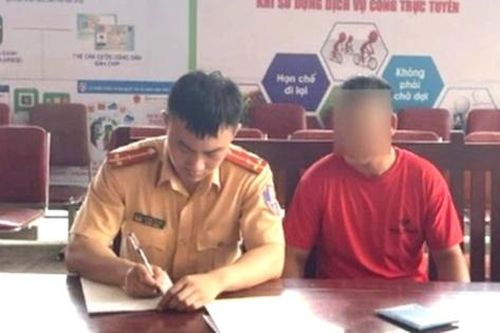 Xử phạt xe chở vật liệu xây dựng rơi vãi trên đường