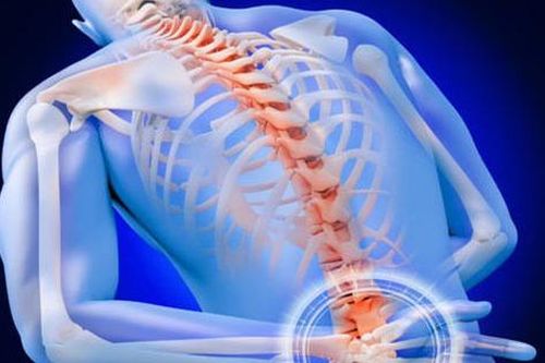 Đau lưng cảnh giác với u cột sống