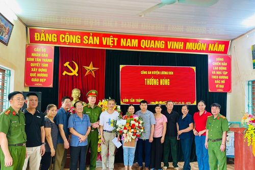 Thưởng 'nóng' Tổ an ninh tự quản và 4 người dân vây bắt tội phạm