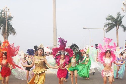 Sắc màu lễ hội đường phố Đồng Hới