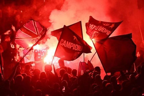 Biển người ăn mừng chức vô địch của Inter Milan
