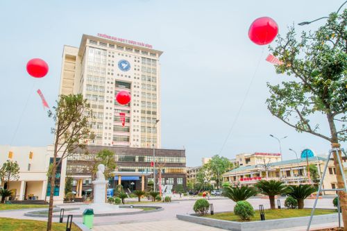 Một đại học bác tin 'thầy trò có quan hệ tình cảm'