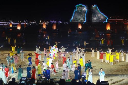 Khai mạc Carnaval Hạ Long 'Bừng sáng cùng Kỳ quan'
