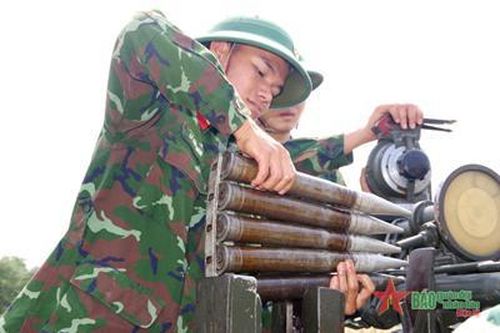 Nghỉ lễ vui, không quên nhiệm vụ
