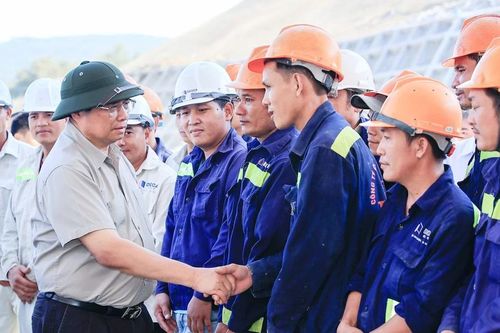 Thủ tướng thị sát các dự án đường cao tốc qua Bình Định, Phú Yên
