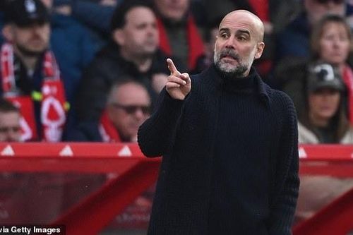 Man City thắng Nottingham nhờ… sân xấu