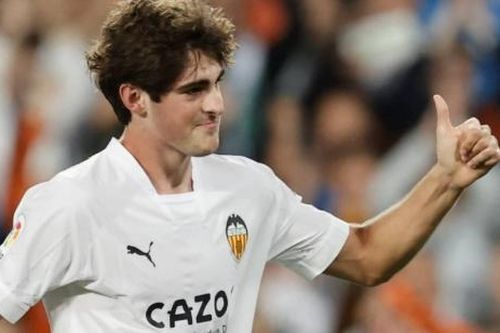 Sao trẻ Valencia được cả Man United, Barca và Arsenal tranh giành là ai?
