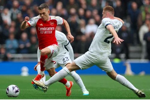 Đánh bại Tottenham, Arsenal giữ ngôi đầu Ngoại hạng Anh