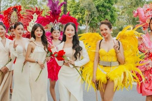 Lễ hội đường phố Đồng Hới rực rỡ sắc màu