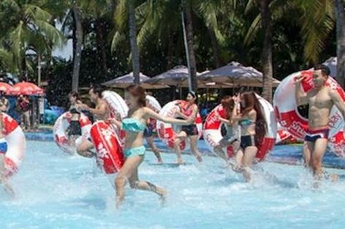 Hàng nghìn người đến công viên Đầm Sen và Suối Tiên 'giải nhiệt'