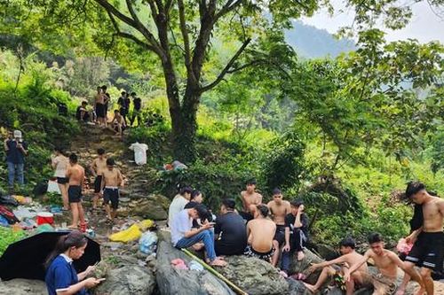 Hà Nội: Nhiều người lên núi tránh nóng dịp nghỉ lễ