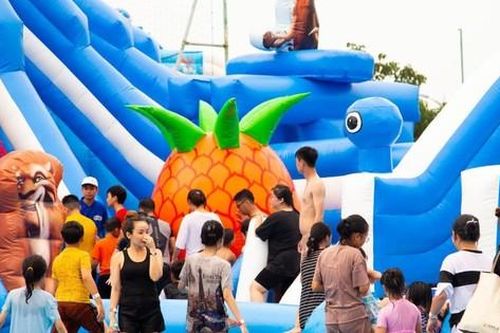 Đà Nẵng: Khách 'chê' leo núi vì quá nóng, đổ về các công viên nước