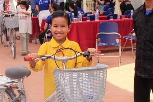 Tỉnh Đoàn Hòa Bình nâng bước học sinh vùng cao tới trường