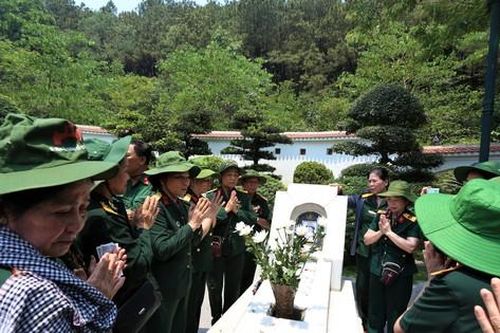Dòng người rưng rưng về địa chỉ đỏ Ngã ba Đồng Lộc