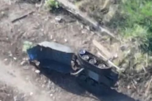 Video drone cảm tử Ukraine vô hiệu hóa UGV quân đội Nga