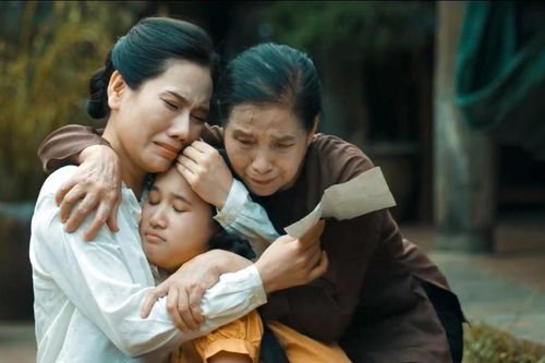 Trung úy Mai Chi gây xúc động với MV 'Mẹ yêu con'
